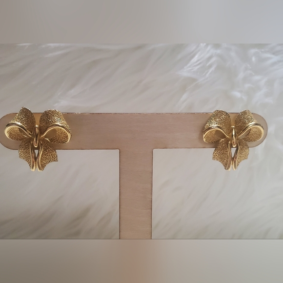 Gold Crowned Trifari Clip-on Bow  Earrings - Picture 6 of 6